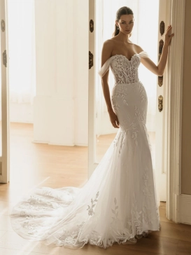 ÉLYSÉE Bridal HAILEY luxury lace mermaid wedding dress featuring a sweetheart neckline, illusion corset bodice, detachable off-the-shoulder tulle straps, floral lace appliqués and a soft tulle train.